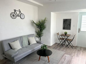Central park inspired 1 BR w pool & yard games